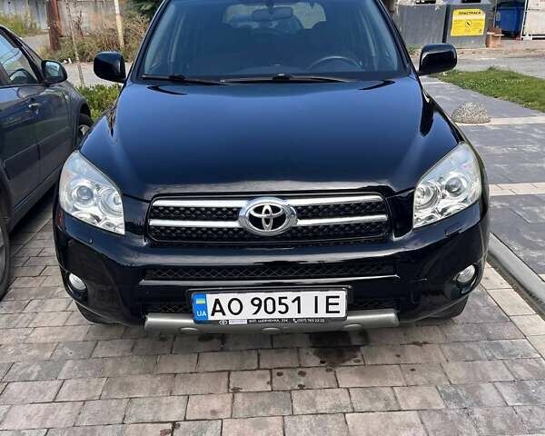 Черный Тойота РАВ 4, объемом двигателя 2 л и пробегом 180 тыс. км за 9700 $, фото 1 на Automoto.ua