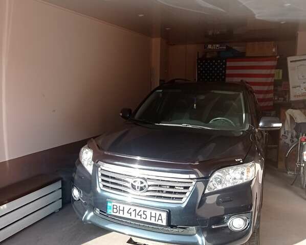 Чорний Тойота РАВ 4, об'ємом двигуна 2 л та пробігом 105 тис. км за 16200 $, фото 1 на Automoto.ua
