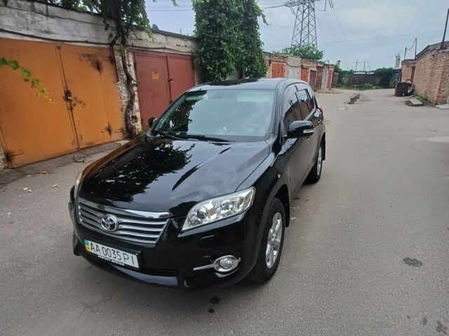 Чорний Тойота РАВ 4, об'ємом двигуна 2 л та пробігом 178 тис. км за 11900 $, фото 1 на Automoto.ua