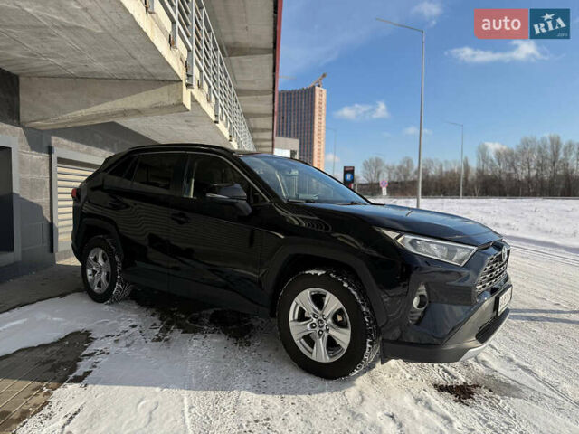 Чорний Тойота РАВ 4, об'ємом двигуна 2 л та пробігом 162 тис. км за 21700 $, фото 1 на Automoto.ua