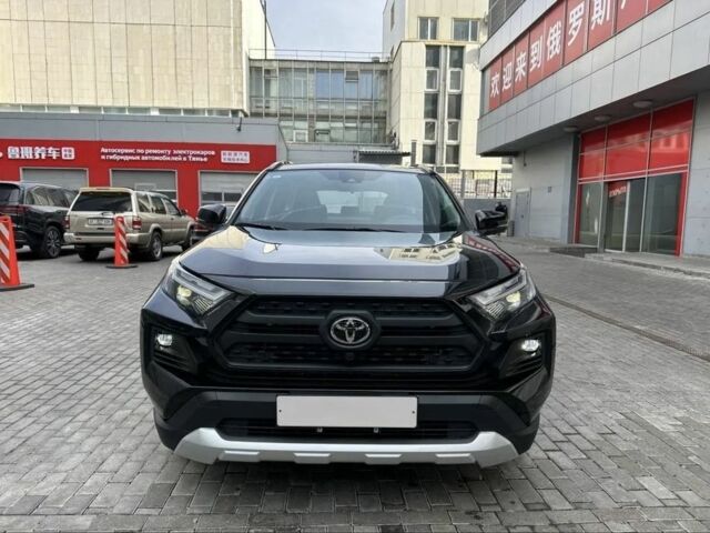 Чорний Тойота РАВ 4, об'ємом двигуна 2 л та пробігом 1 тис. км за 42281 $, фото 1 на Automoto.ua