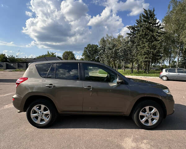 Коричневый Тойота РАВ 4, объемом двигателя 2.23 л и пробегом 228 тыс. км за 11000 $, фото 1 на Automoto.ua