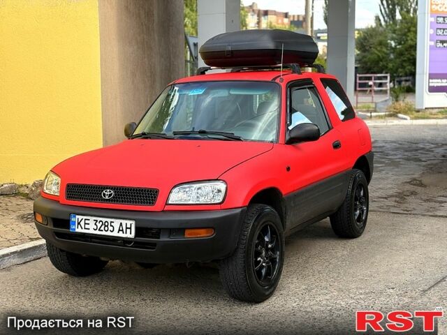 Красный Тойота РАВ 4, объемом двигателя 2 л и пробегом 186 тыс. км за 5950 $, фото 1 на Automoto.ua