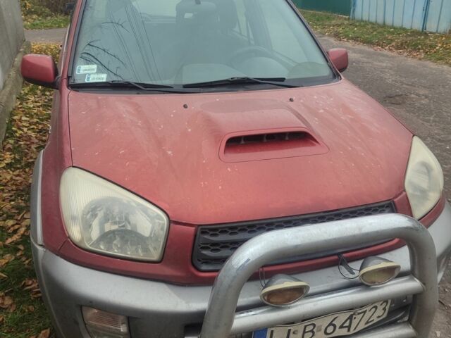 Красный Тойота РАВ 4, объемом двигателя 2 л и пробегом 370 тыс. км за 3500 $, фото 1 на Automoto.ua