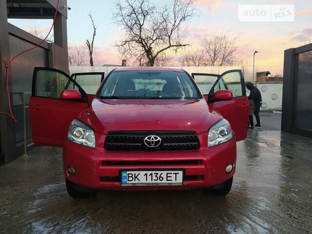Красный Тойота РАВ 4, объемом двигателя 2.2 л и пробегом 326 тыс. км за 9500 $, фото 1 на Automoto.ua