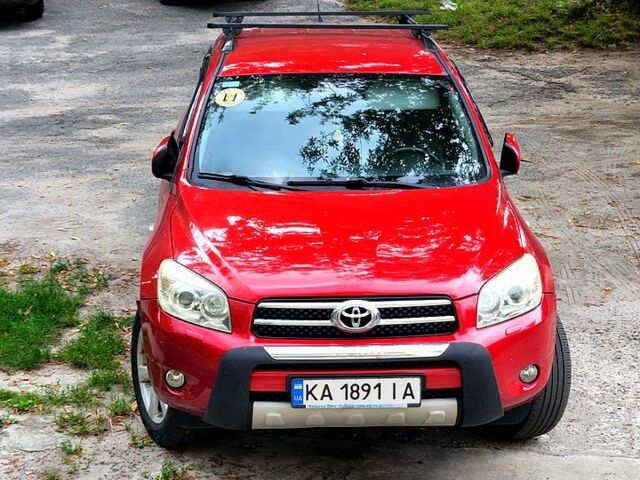 Красный Тойота РАВ 4, объемом двигателя 2 л и пробегом 275 тыс. км за 8000 $, фото 1 на Automoto.ua