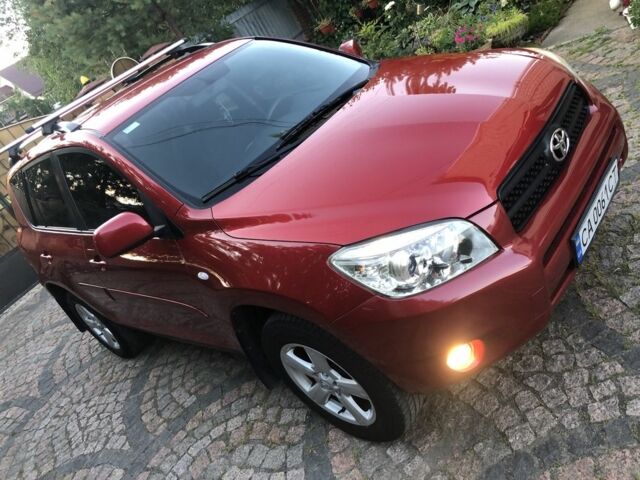 Красный Тойота РАВ 4, объемом двигателя 2 л и пробегом 232 тыс. км за 8999 $, фото 1 на Automoto.ua