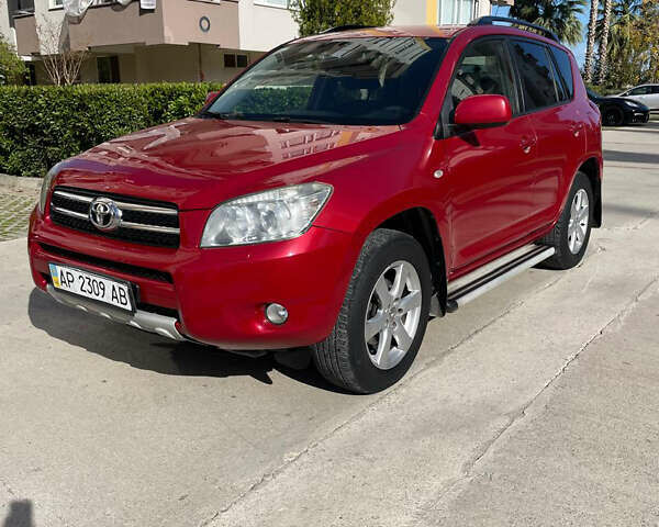 Красный Тойота РАВ 4, объемом двигателя 2 л и пробегом 190 тыс. км за 10000 $, фото 1 на Automoto.ua
