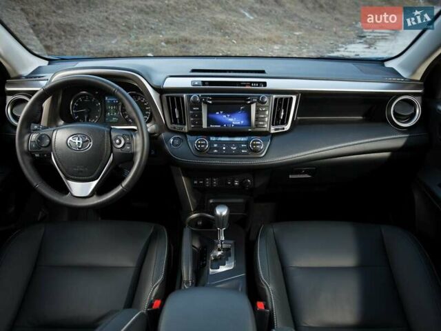 Красный Тойота РАВ 4, объемом двигателя 2.49 л и пробегом 100 тыс. км за 18000 $, фото 1 на Automoto.ua