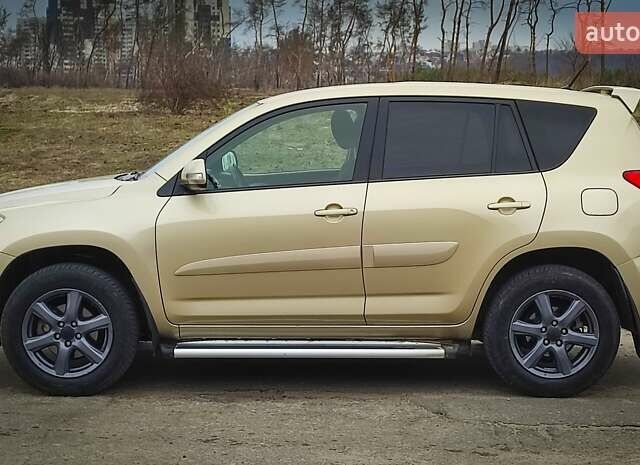 Тойота РАВ 4, об'ємом двигуна 2 л та пробігом 242 тис. км за 10990 $, фото 1 на Automoto.ua