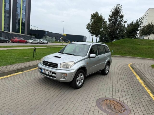 Серый Тойота РАВ 4, объемом двигателя 2 л и пробегом 250 тыс. км за 3678 $, фото 1 на Automoto.ua