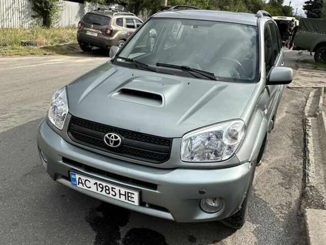 Серый Тойота РАВ 4, объемом двигателя 2 л и пробегом 320 тыс. км за 4000 $, фото 1 на Automoto.ua