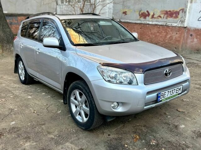 Сірий Тойота РАВ 4, об'ємом двигуна 2.4 л та пробігом 196 тис. км за 8300 $, фото 1 на Automoto.ua