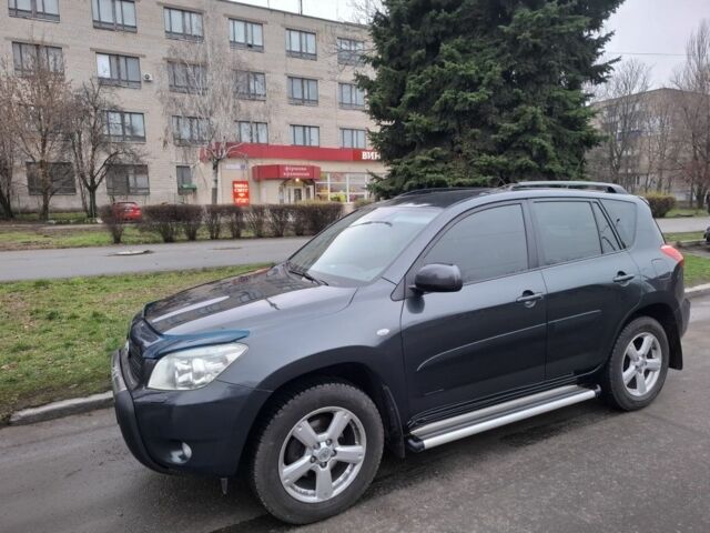 Серый Тойота РАВ 4, объемом двигателя 2 л и пробегом 210 тыс. км за 9900 $, фото 1 на Automoto.ua