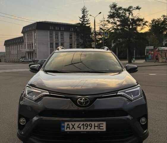 Сірий Тойота РАВ 4, об'ємом двигуна 2.5 л та пробігом 122 тис. км за 23300 $, фото 1 на Automoto.ua