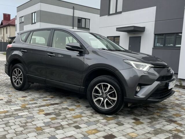 Сірий Тойота РАВ 4, об'ємом двигуна 2 л та пробігом 211 тис. км за 18000 $, фото 1 на Automoto.ua