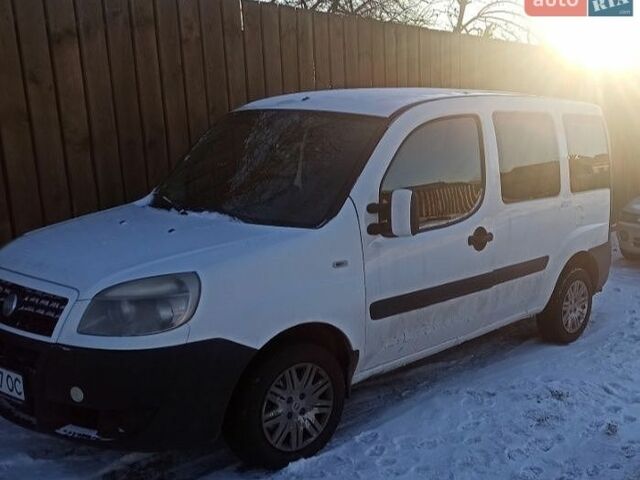 Серый Тойота РАВ 4, объемом двигателя 2 л и пробегом 160 тыс. км за 26300 $, фото 1 на Automoto.ua