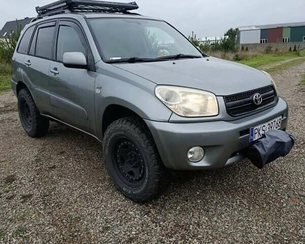 Сірий Тойота РАВ 4, об'ємом двигуна 2.2 л та пробігом 234 тис. км за 2000 $, фото 1 на Automoto.ua