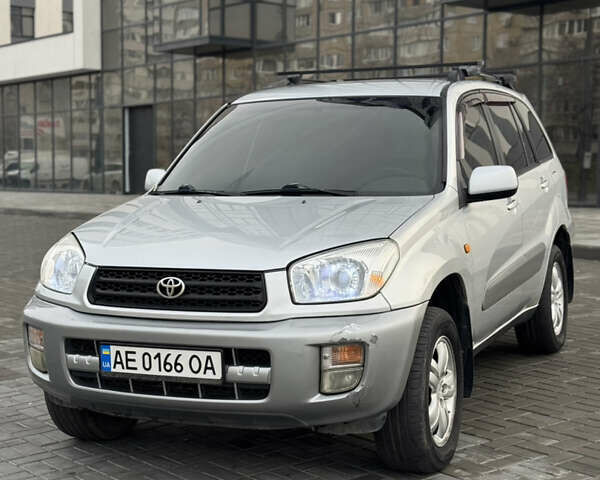 Серый Тойота РАВ 4, объемом двигателя 2 л и пробегом 242 тыс. км за 5499 $, фото 1 на Automoto.ua