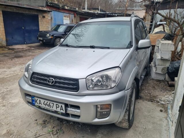 Сірий Тойота РАВ 4, об'ємом двигуна 2 л та пробігом 300 тис. км за 3990 $, фото 1 на Automoto.ua