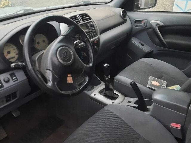 Серый Тойота РАВ 4, объемом двигателя 2 л и пробегом 404 тыс. км за 2613 $, фото 1 на Automoto.ua