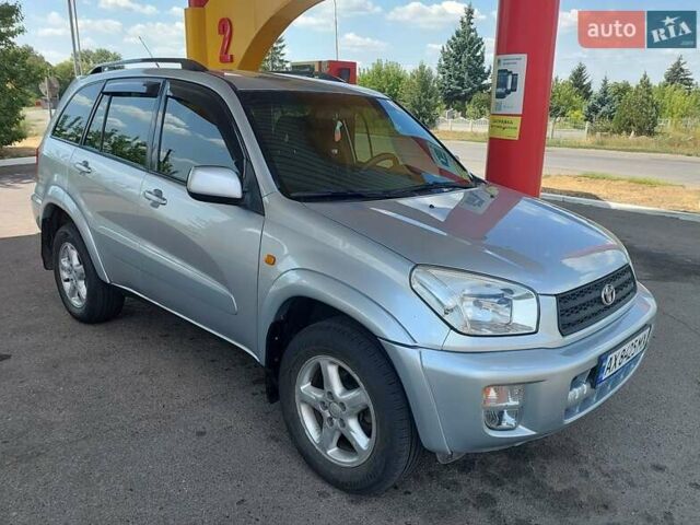 Серый Тойота РАВ 4, объемом двигателя 2 л и пробегом 209 тыс. км за 6900 $, фото 1 на Automoto.ua