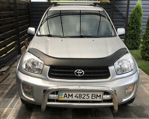 Серый Тойота РАВ 4, объемом двигателя 2 л и пробегом 510 тыс. км за 6800 $, фото 1 на Automoto.ua