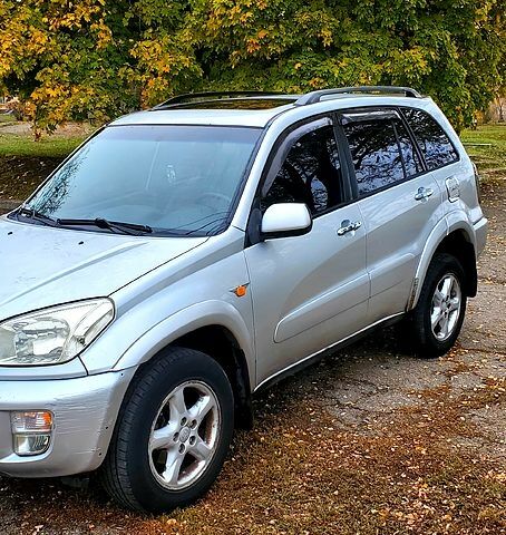 Серый Тойота РАВ 4, объемом двигателя 2 л и пробегом 230 тыс. км за 5850 $, фото 1 на Automoto.ua