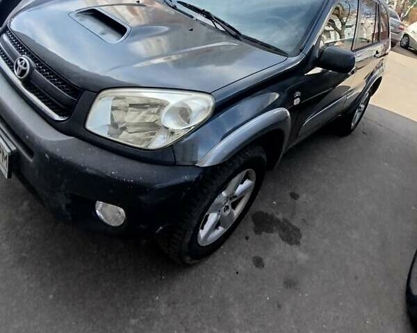 Серый Тойота РАВ 4, объемом двигателя 2 л и пробегом 300 тыс. км за 4200 $, фото 1 на Automoto.ua