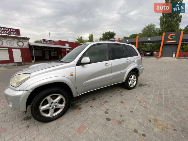 Серый Тойота РАВ 4, объемом двигателя 2 л и пробегом 306 тыс. км за 6800 $, фото 1 на Automoto.ua