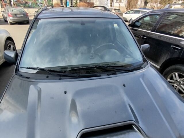 Серый Тойота РАВ 4, объемом двигателя 2 л и пробегом 300 тыс. км за 4100 $, фото 1 на Automoto.ua