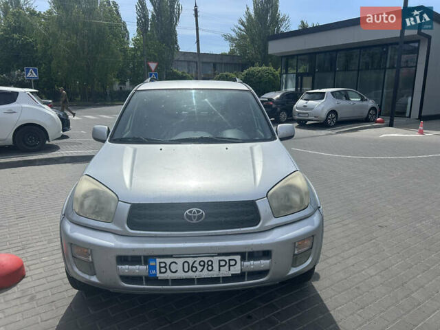 Серый Тойота РАВ 4, объемом двигателя 2 л и пробегом 377 тыс. км за 6500 $, фото 1 на Automoto.ua
