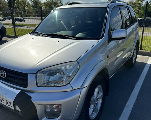 Серый Тойота РАВ 4, объемом двигателя 2 л и пробегом 302 тыс. км за 6800 $, фото 1 на Automoto.ua