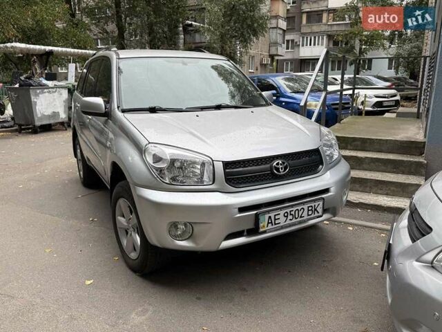 Серый Тойота РАВ 4, объемом двигателя 2 л и пробегом 224 тыс. км за 6700 $, фото 1 на Automoto.ua