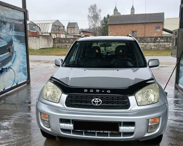 Серый Тойота РАВ 4, объемом двигателя 2 л и пробегом 228 тыс. км за 6600 $, фото 1 на Automoto.ua