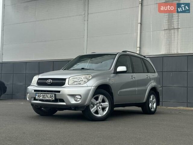 Серый Тойота РАВ 4, объемом двигателя 2 л и пробегом 187 тыс. км за 7700 $, фото 1 на Automoto.ua