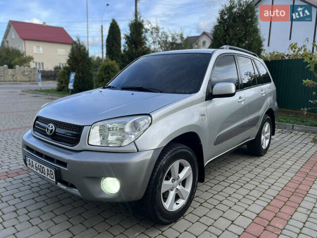 Серый Тойота РАВ 4, объемом двигателя 2 л и пробегом 273 тыс. км за 6600 $, фото 1 на Automoto.ua