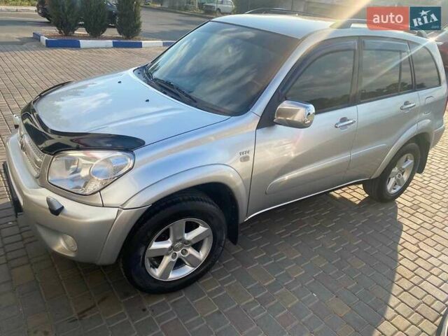 Серый Тойота РАВ 4, объемом двигателя 2 л и пробегом 350 тыс. км за 8400 $, фото 1 на Automoto.ua