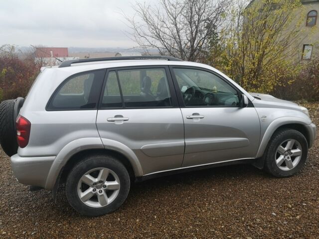 Серый Тойота РАВ 4, объемом двигателя 2 л и пробегом 241 тыс. км за 7000 $, фото 1 на Automoto.ua