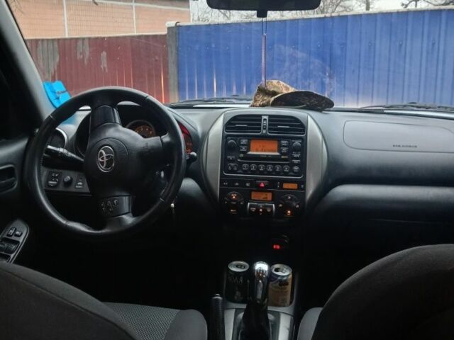 Серый Тойота РАВ 4, объемом двигателя 2 л и пробегом 416 тыс. км за 3000 $, фото 1 на Automoto.ua