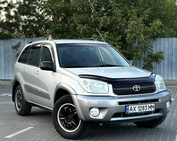 Серый Тойота РАВ 4, объемом двигателя 2 л и пробегом 160 тыс. км за 7900 $, фото 1 на Automoto.ua