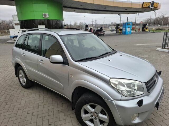 Серый Тойота РАВ 4, объемом двигателя 2 л и пробегом 100 тыс. км за 9500 $, фото 1 на Automoto.ua