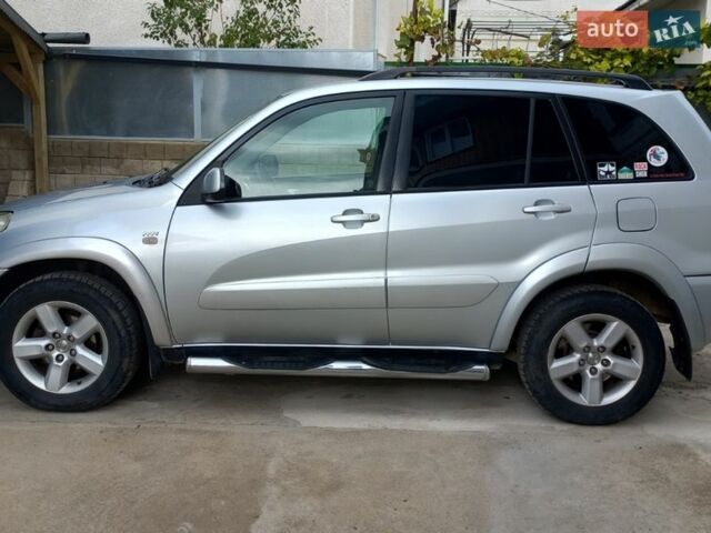 Серый Тойота РАВ 4, объемом двигателя 2 л и пробегом 304 тыс. км за 6600 $, фото 1 на Automoto.ua