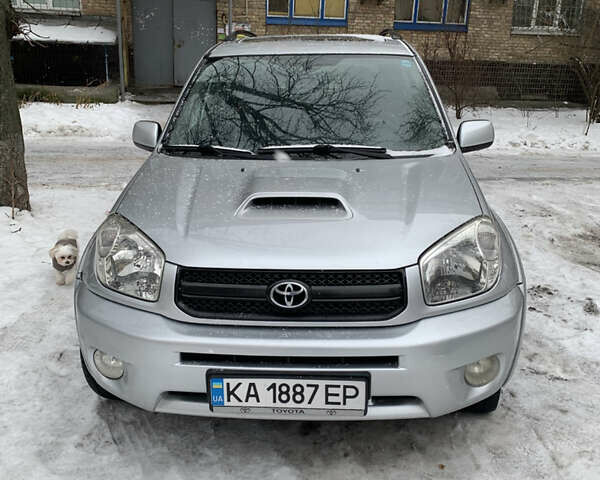 Серый Тойота РАВ 4, объемом двигателя 2 л и пробегом 266 тыс. км за 6400 $, фото 1 на Automoto.ua