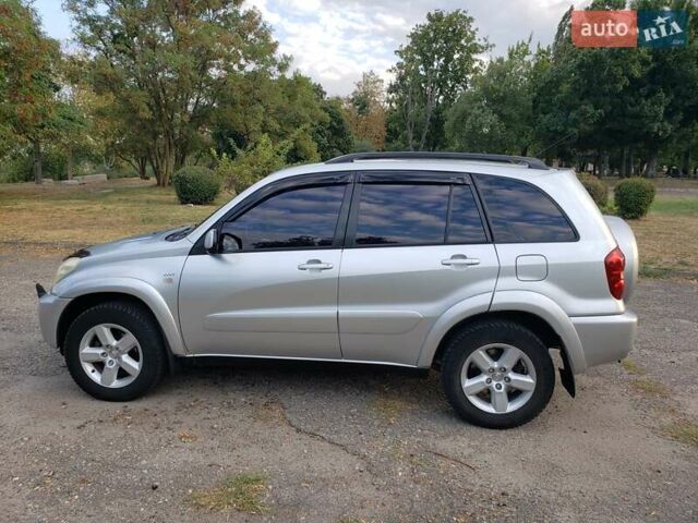 Сірий Тойота РАВ 4, об'ємом двигуна 2 л та пробігом 216 тис. км за 8700 $, фото 1 на Automoto.ua