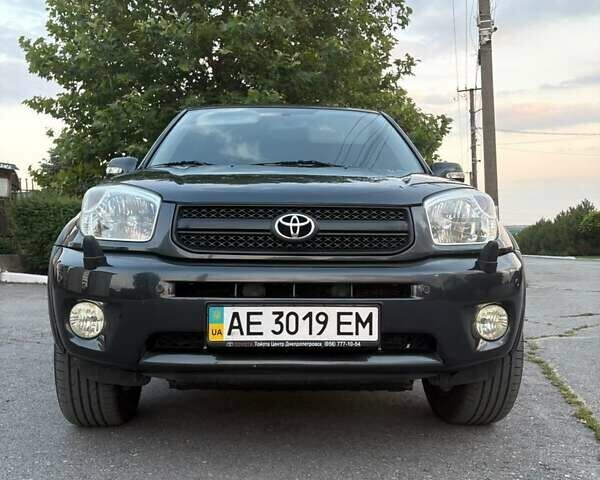 Сірий Тойота РАВ 4, об'ємом двигуна 2 л та пробігом 170 тис. км за 9999 $, фото 1 на Automoto.ua