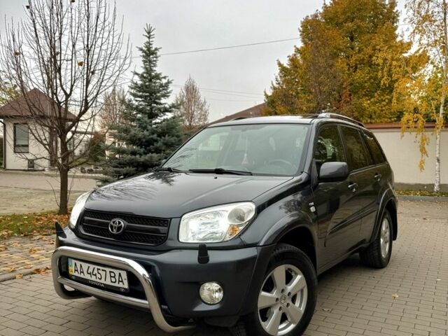 Серый Тойота РАВ 4, объемом двигателя 2 л и пробегом 320 тыс. км за 7700 $, фото 1 на Automoto.ua