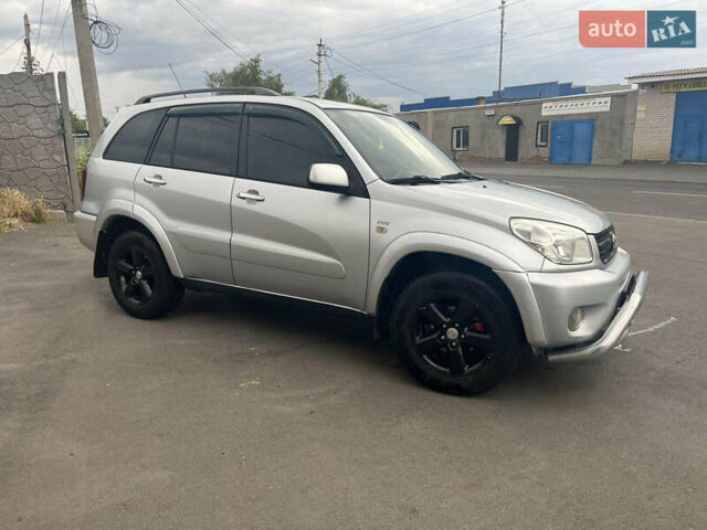 Серый Тойота РАВ 4, объемом двигателя 2 л и пробегом 233 тыс. км за 5999 $, фото 1 на Automoto.ua