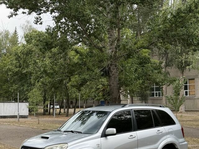 Сірий Тойота РАВ 4, об'ємом двигуна 2 л та пробігом 375 тис. км за 4100 $, фото 1 на Automoto.ua