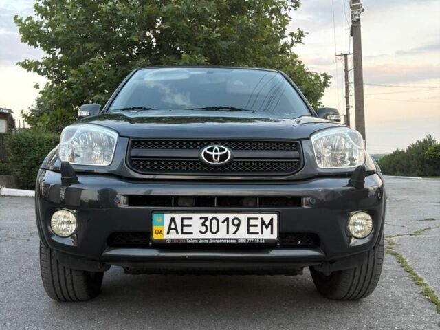 Серый Тойота РАВ 4, объемом двигателя 2 л и пробегом 170 тыс. км за 9999 $, фото 1 на Automoto.ua